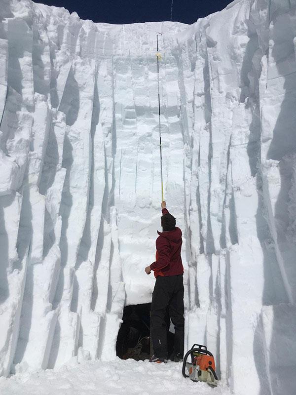 Winter 2024: the Conscrits Refuge under 6 meters of snow